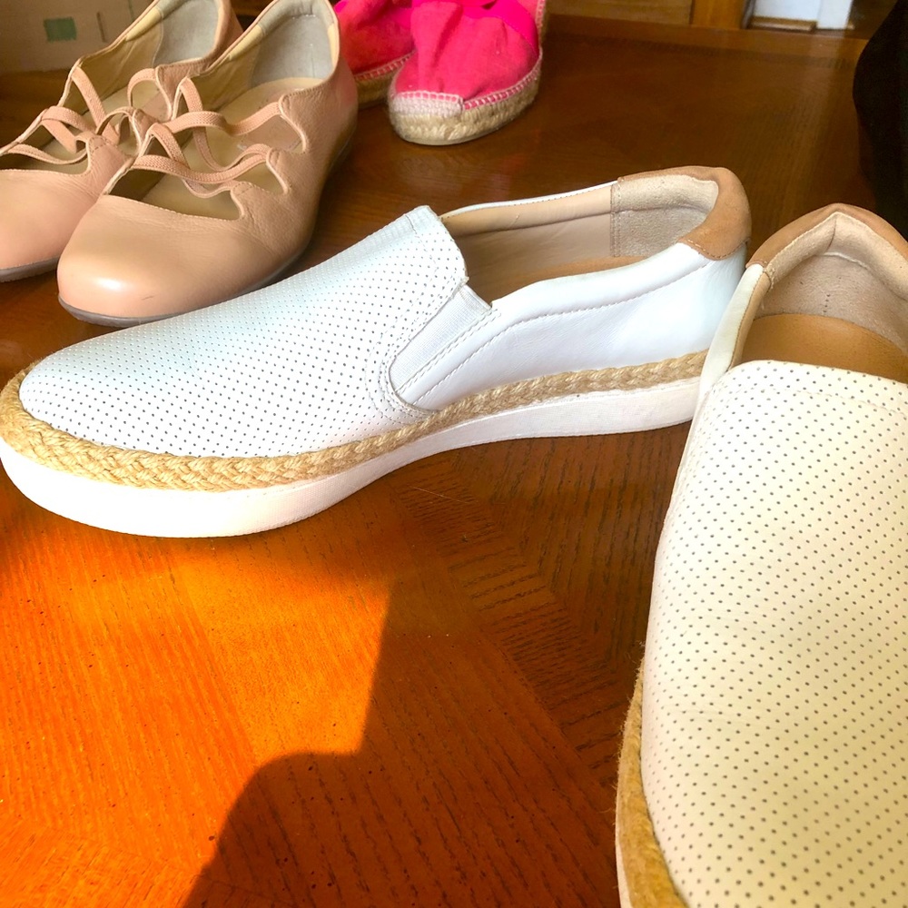 Dr Scholls White and Tan Leather Loafers